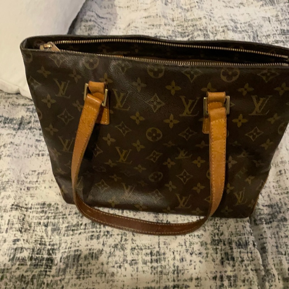 louis vutton bag used original price is 1000 dollars vintage asking 250 or BO am